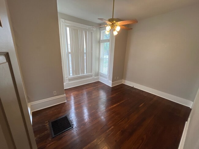 Building Photo - Large House Midtown