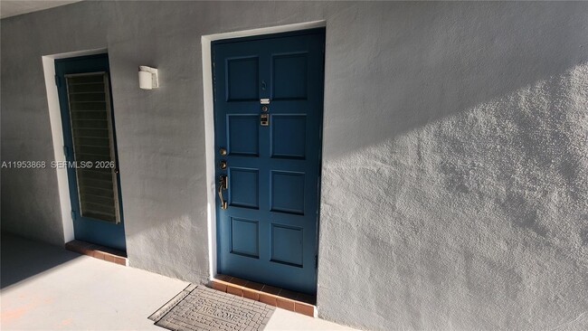 Building Photo - 981 Hillcrest Ct