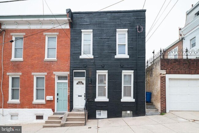 Building Photo - 170 Markle St