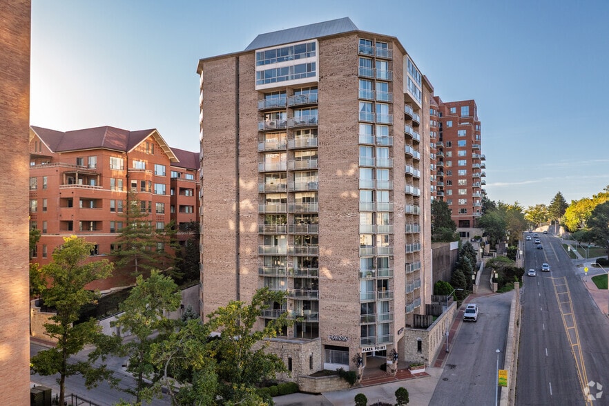 Primary Photo - Plaza Point Apartments