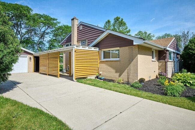 Primary Photo - 1226 Longmeadow Dr