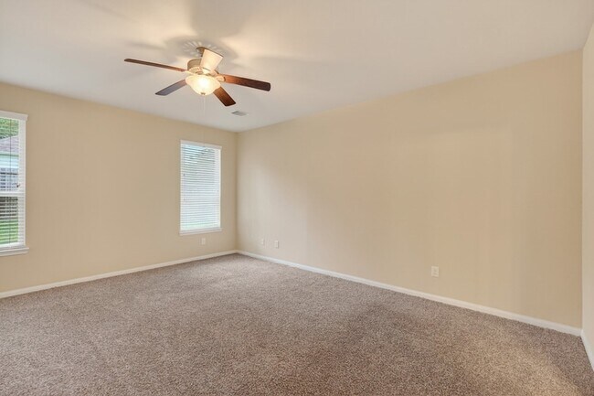 Building Photo - 13302 Hidden Valley Dr