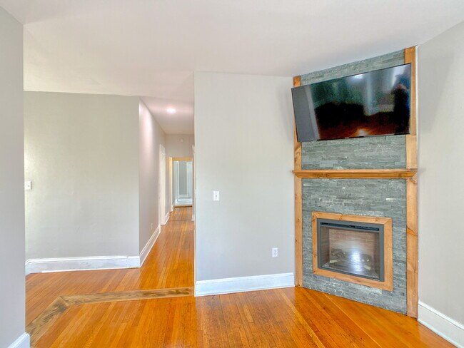 Building Photo - 544 Hudson Ave