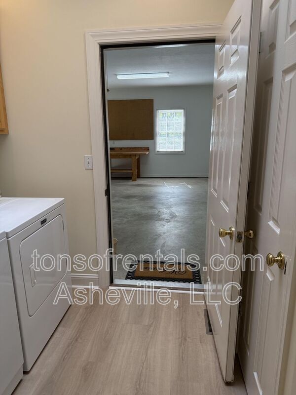 Building Photo - 6 Tiburon Pl