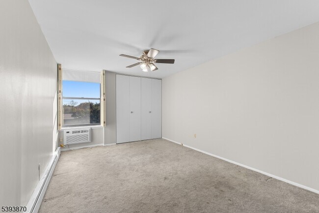 Building Photo - 355 River Rd