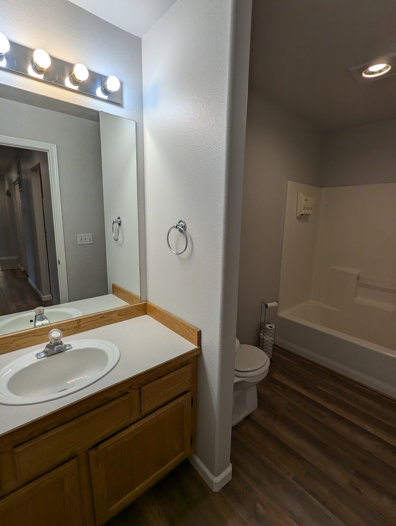 Building Photo - 388 Eastmont Ave