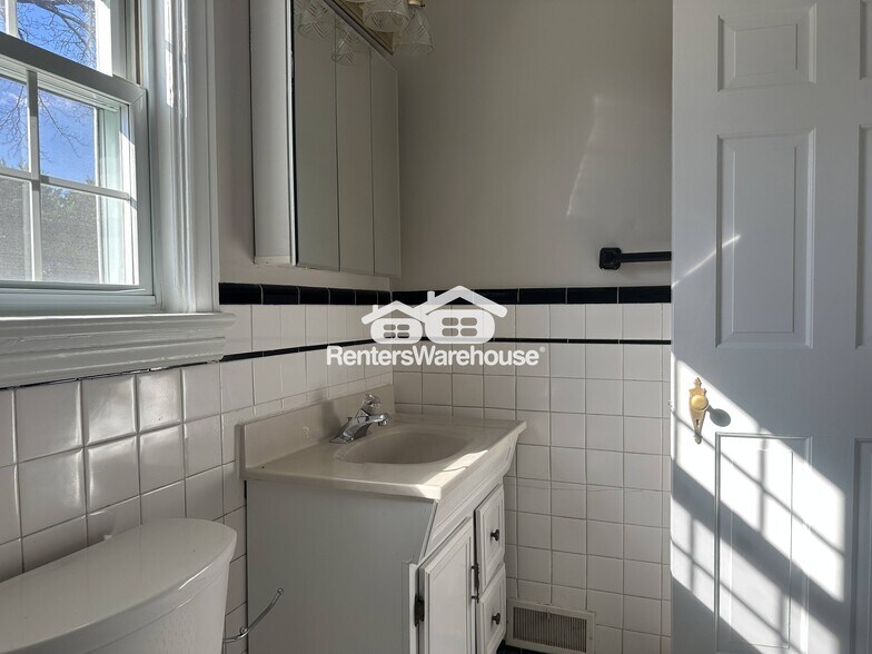 Building Photo - 3203 Glendale Ave