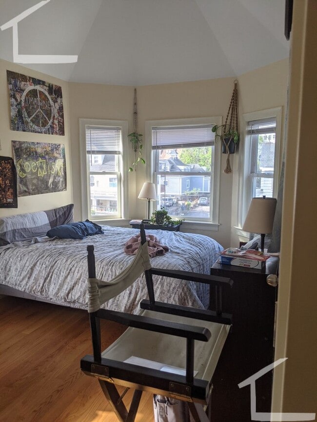 Building Photo - Brighton 4 bed 2 bath.... Beautiful listing!