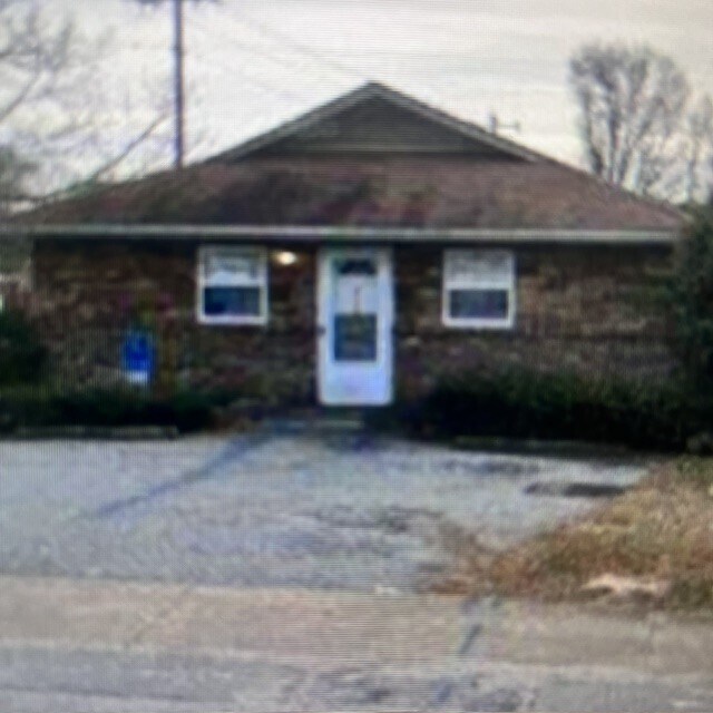 Building Photo - 205 W Main St