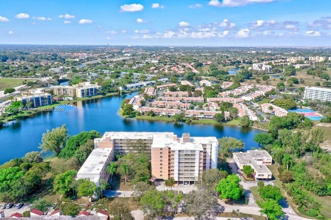 Building Photo - 3301 Spanish Moss Terrace