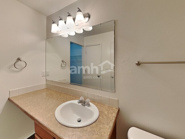 Building Photo - 9220 W Hearthside Dr