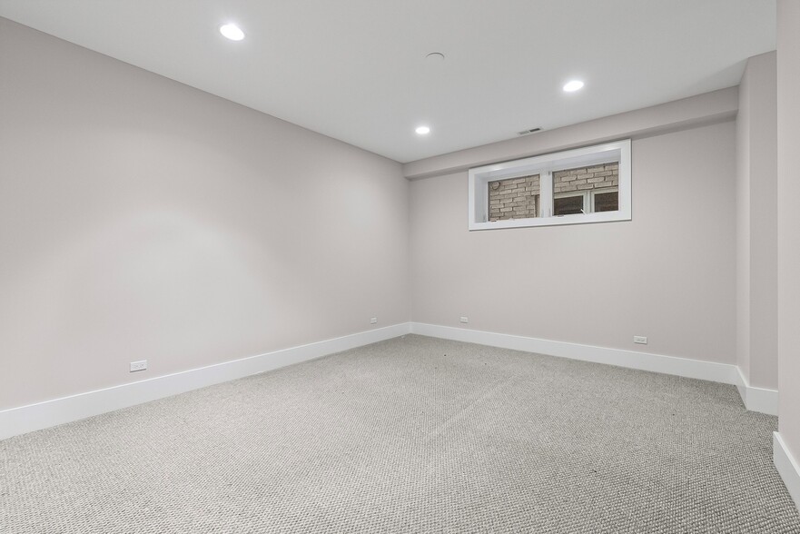 Building Photo - 2814 W North Ave