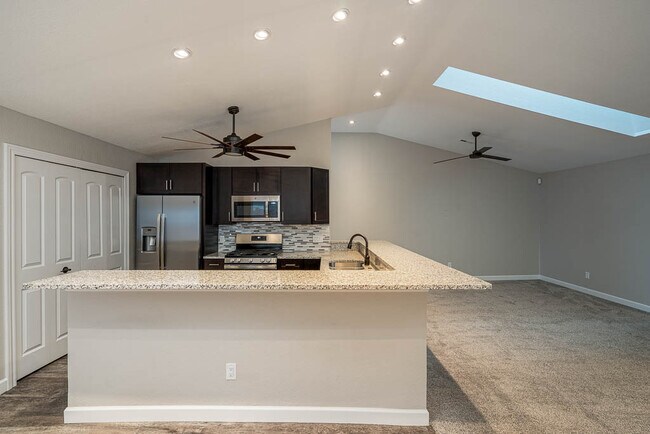 kitchen - 746 Hilltop Ln