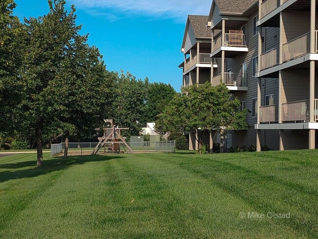 Building Photo - Diamond Valley Apartments
