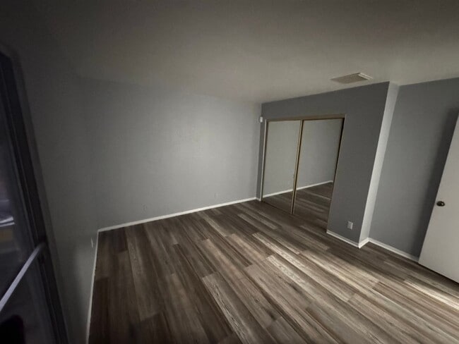 Building Photo - Spacious 3 Bedroom Home