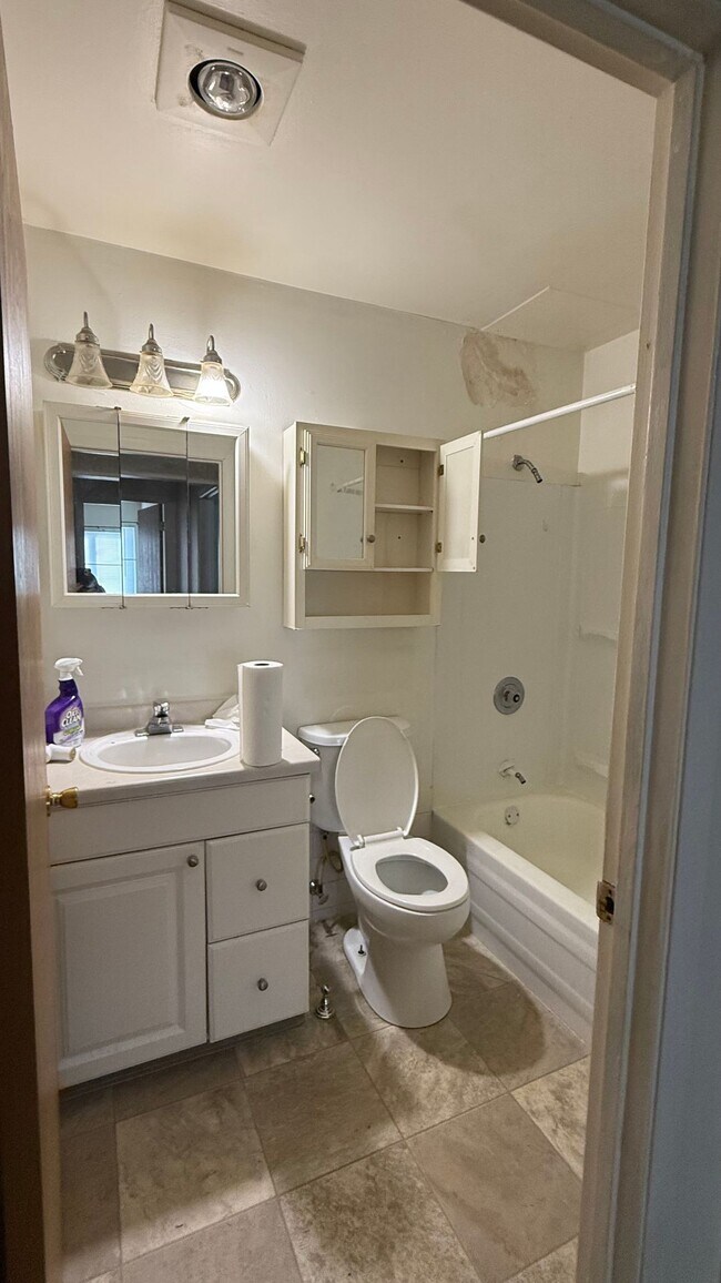 Building Photo - Upper 2-Bedroom | Brand New Updates & Heat Included!