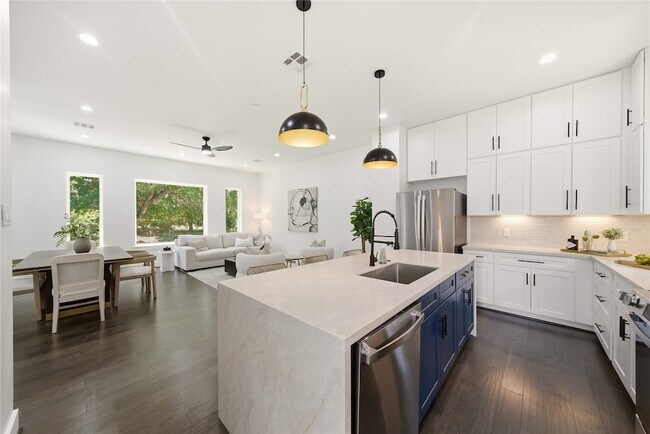 Building Photo - 5024 Winnetka St
