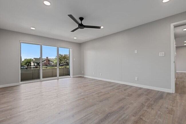 Building Photo - Large Freshly Remodeled and AIR CONDITIONE...