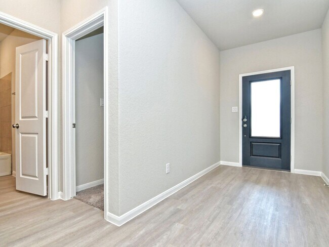 Building Photo - Large 3036 SF Home - 5 Bed/3 Bath + Media Room + Game Room! - Hidden Trails, Bulverde