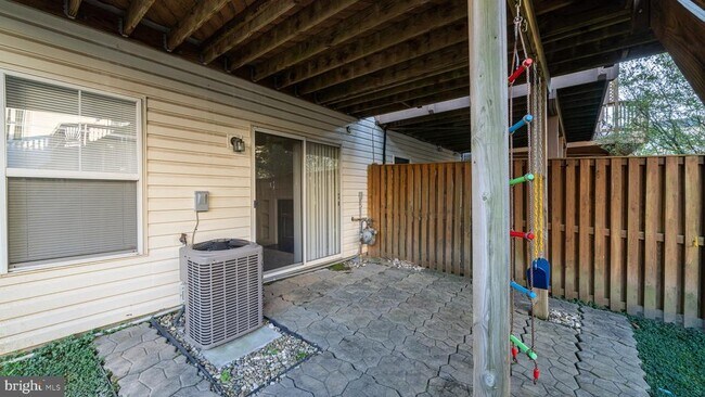 Building Photo - 43520 Laidlow St