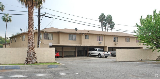 Building Photo - 2049 Las Vegas Ave