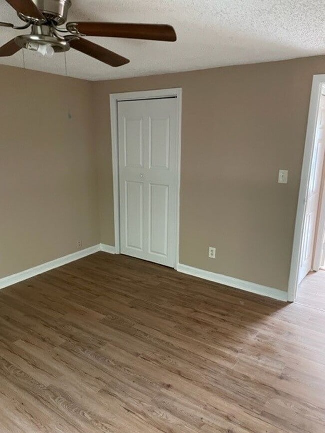 Building Photo - 135 Grenoble Rd