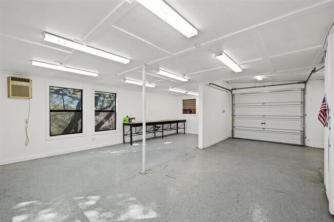 Building Photo - 1201 Lakeshore Dr