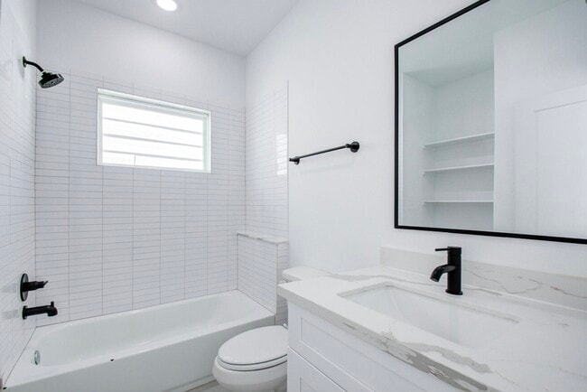 Building Photo - 2803 Anita St