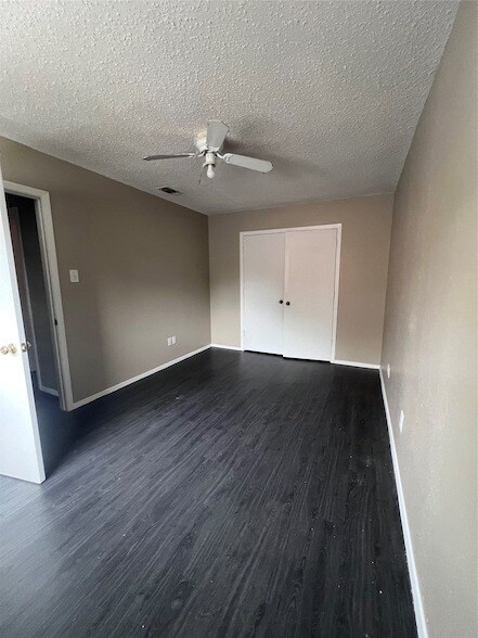 Building Photo - 734 Lariat Ln