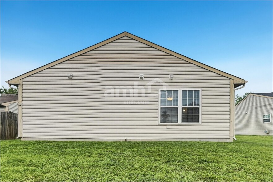 Building Photo - 8539 Coralberry Ln