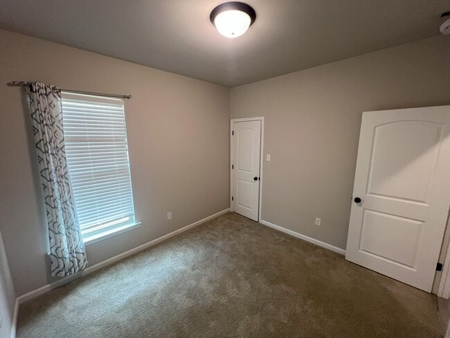 Building Photo - Charming 4 Bedroom, 2 bath Home in Gonzale...