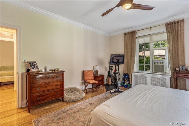 Building Photo - 38-30 Douglaston Pkwy