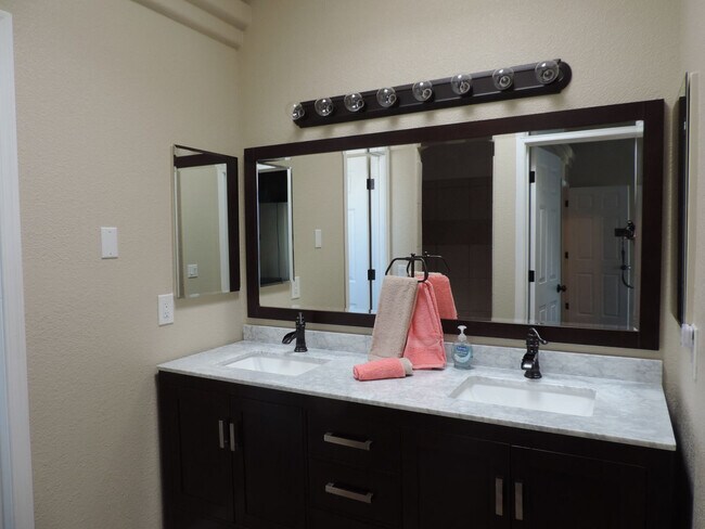 Building Photo - 818 Talley Ln