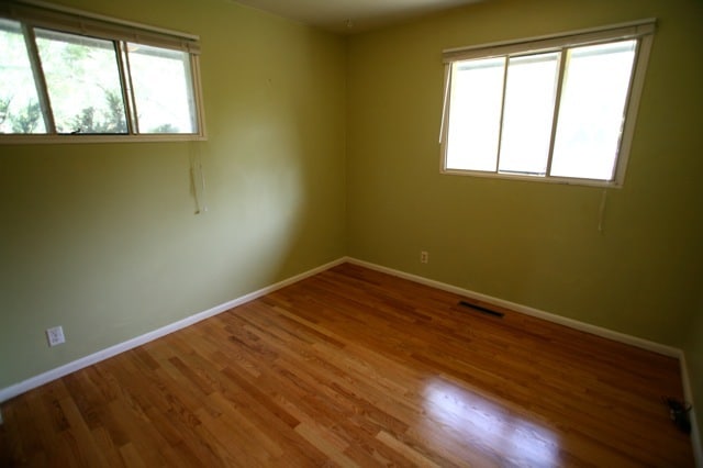 Building Photo - 2100 Floral Dr