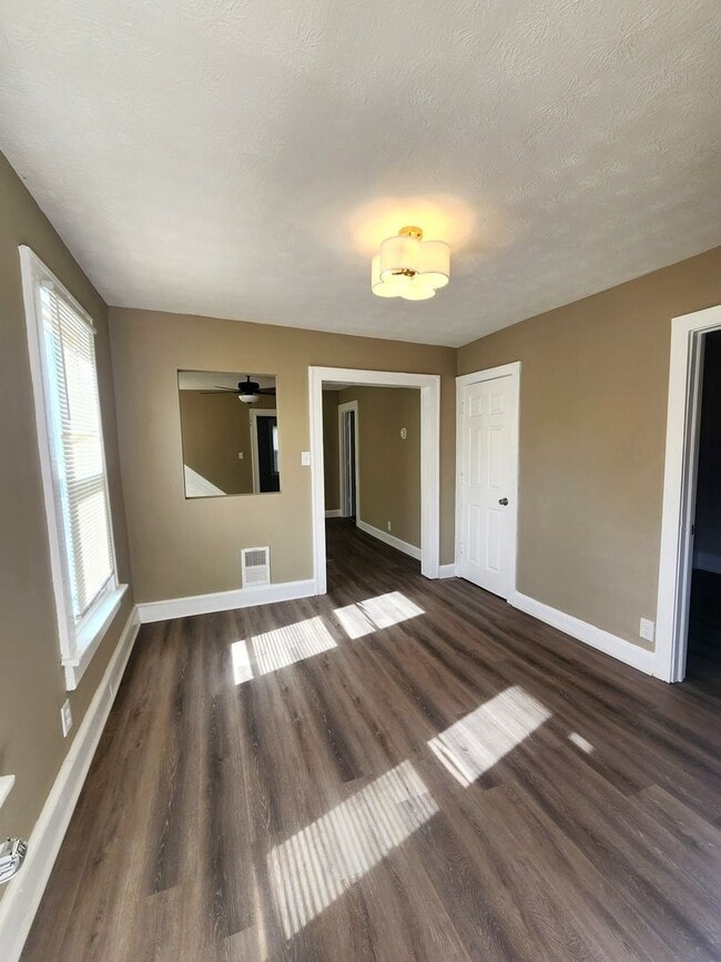 Building Photo - Duplex W 47th