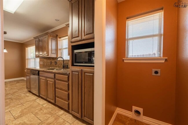 Building Photo - 6027 Laci Ln