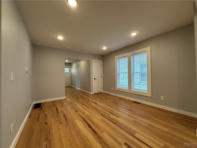 Building Photo - 129 Charles Ave