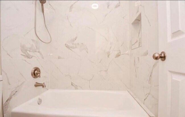 Building Photo - 12755 Mill Ridge Dr