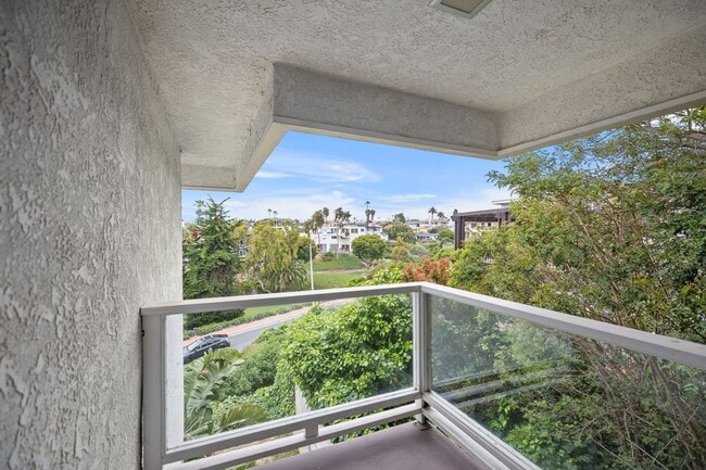 Building Photo - 406 Arenoso Ln