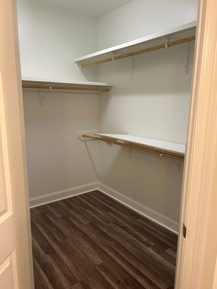 Large walk in closet master bath area - 14248 Woodtrace Ct