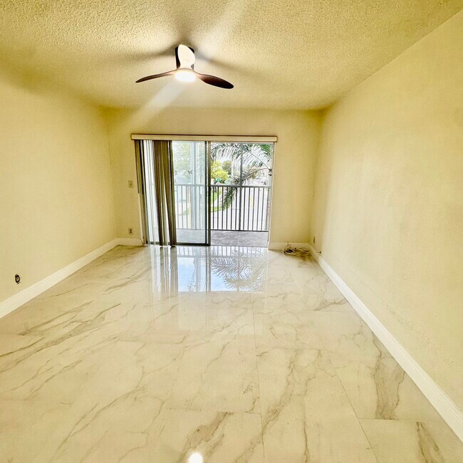 Building Photo - 330 SE 2nd St