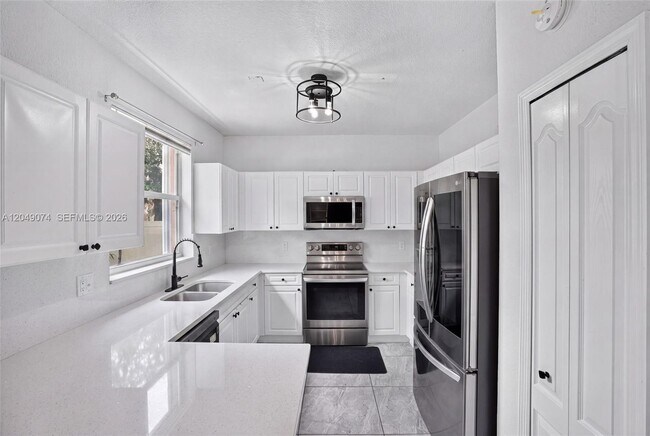 Building Photo - 913 NW 135th Ave
