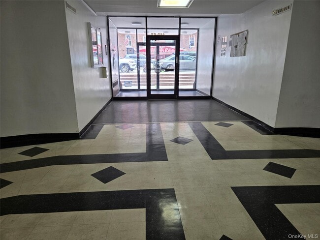 Building Photo - 140-65 Beech Ave