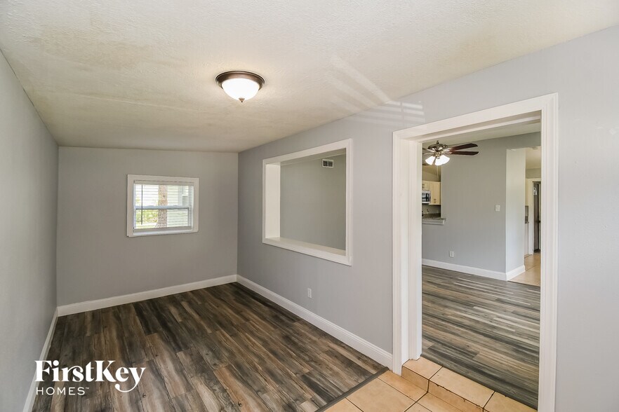 Building Photo - 1056 Busac Ave