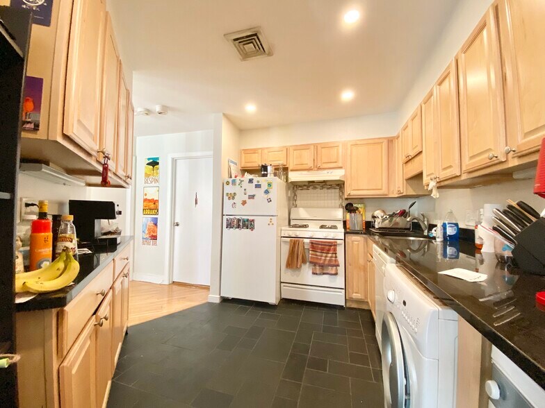 Building Photo - 100 Riverway
