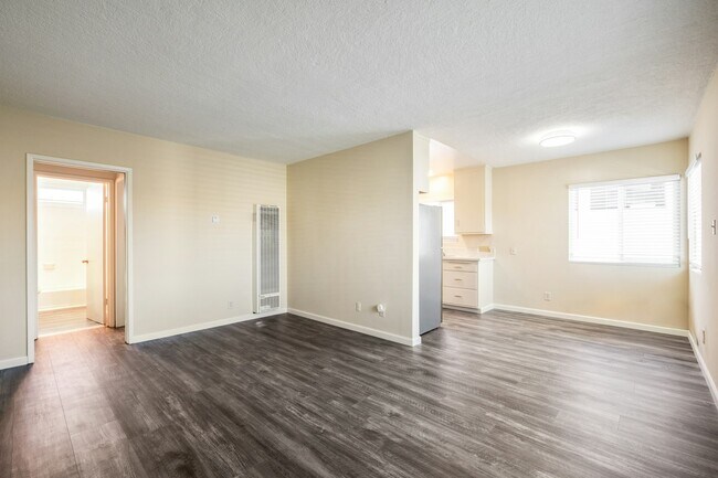 Building Photo - 717 S Meyler St