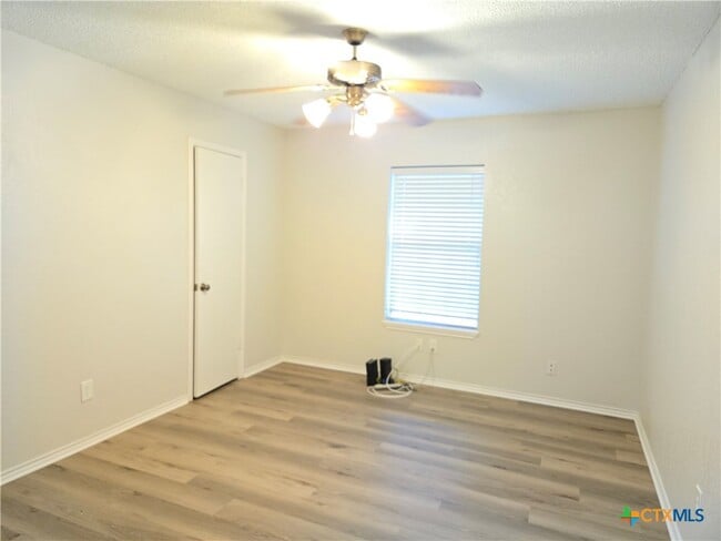 Building Photo - 776 Country Club Dr