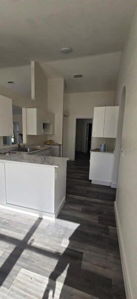 Building Photo - 5329 Kasper St