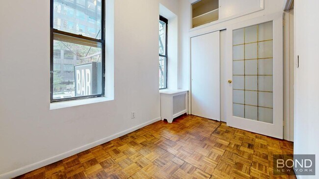 Building Photo - 922 Third Avenue