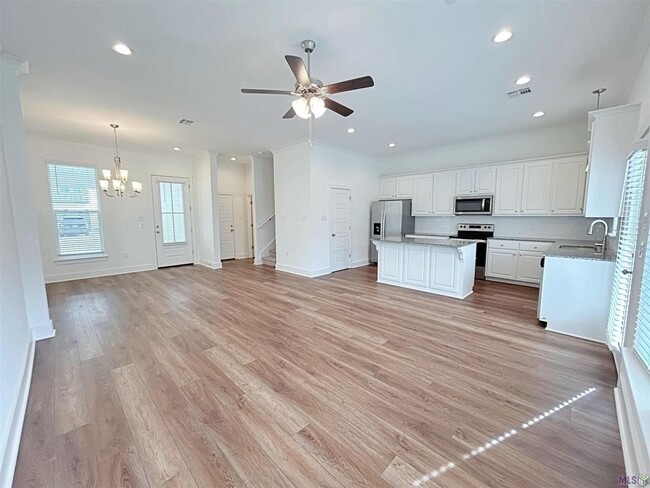 Building Photo - 2 Bedroom Townhome near LSU available July...